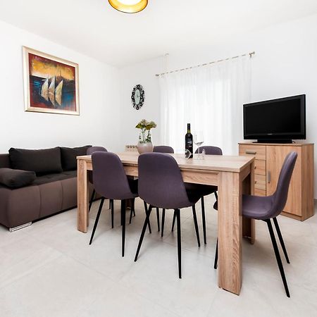 Apartment Ivo ロヴィニ エクステリア 写真