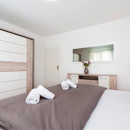 Apartment Ivo ロヴィニ エクステリア 写真