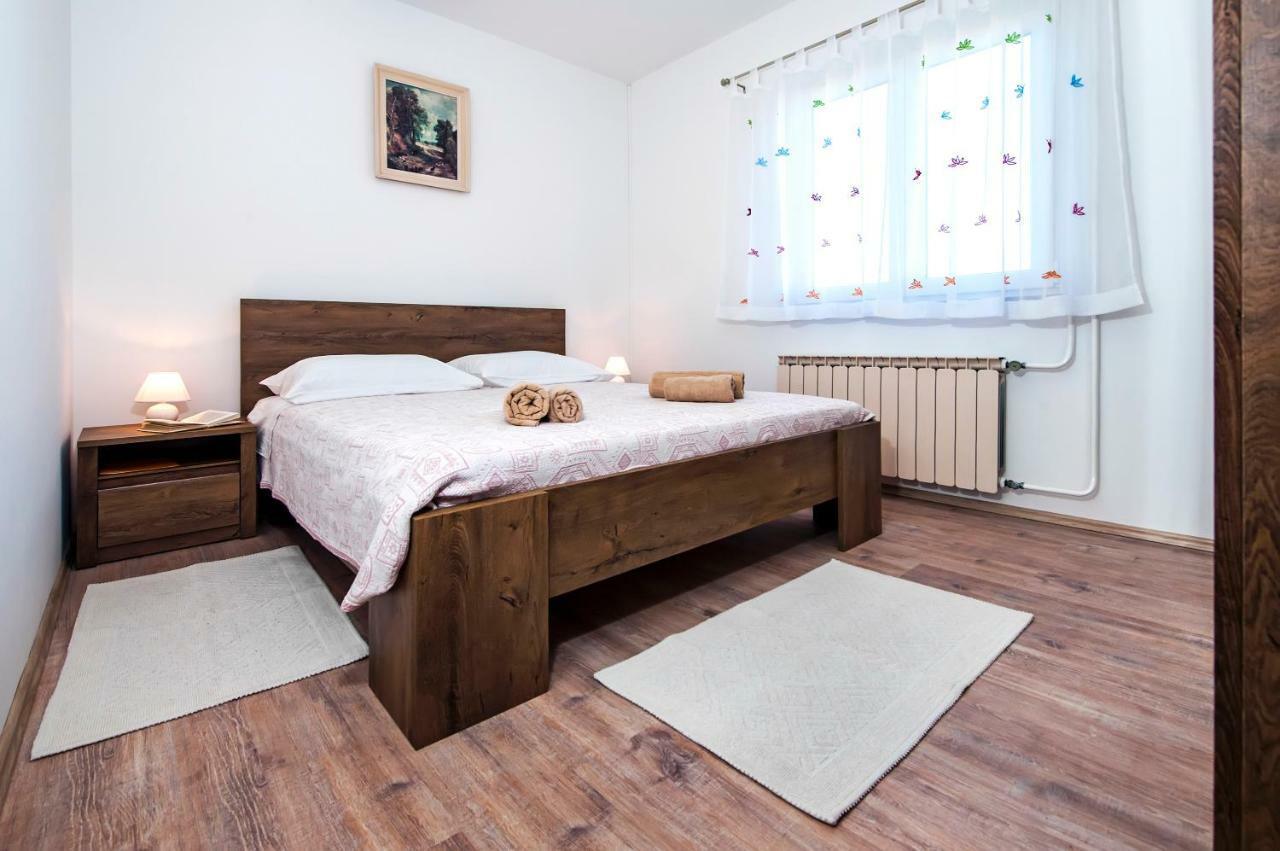 Apartment Ivo ロヴィニ エクステリア 写真