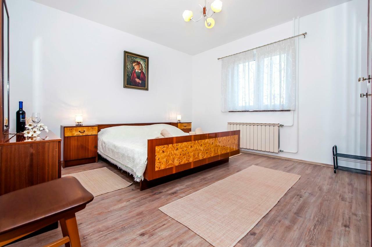 Apartment Ivo ロヴィニ エクステリア 写真