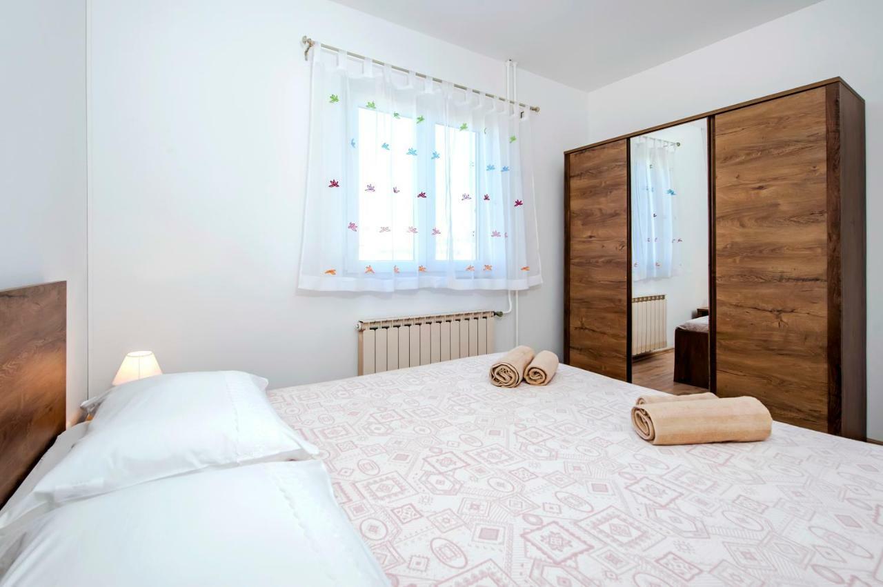 Apartment Ivo ロヴィニ エクステリア 写真