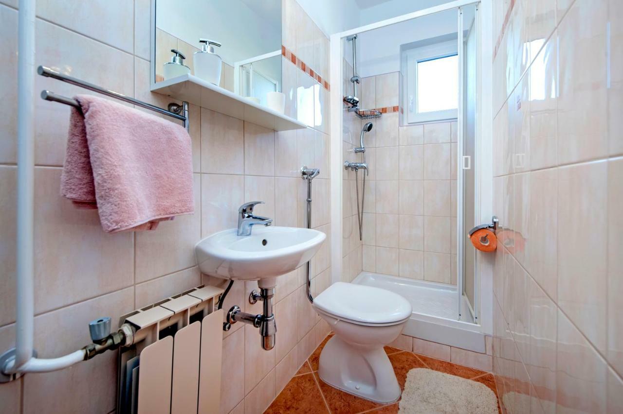 Apartment Ivo ロヴィニ エクステリア 写真