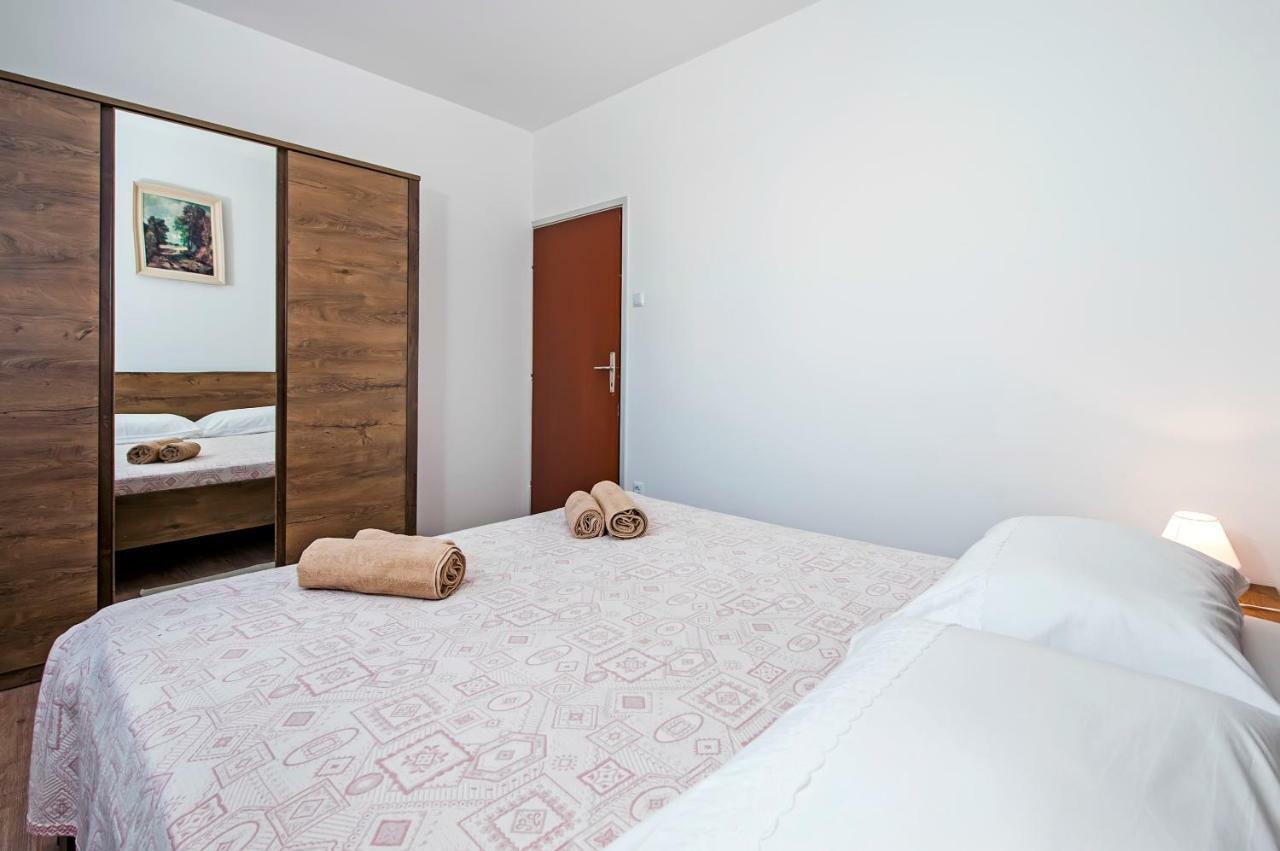 Apartment Ivo ロヴィニ エクステリア 写真